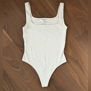 NWOT Aritzia/Babaton Contour Bodysuit Size Small